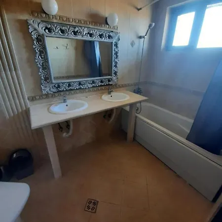 Луксозна вила Beautiful 2-Bed Villa In Cholakova Cheshma *